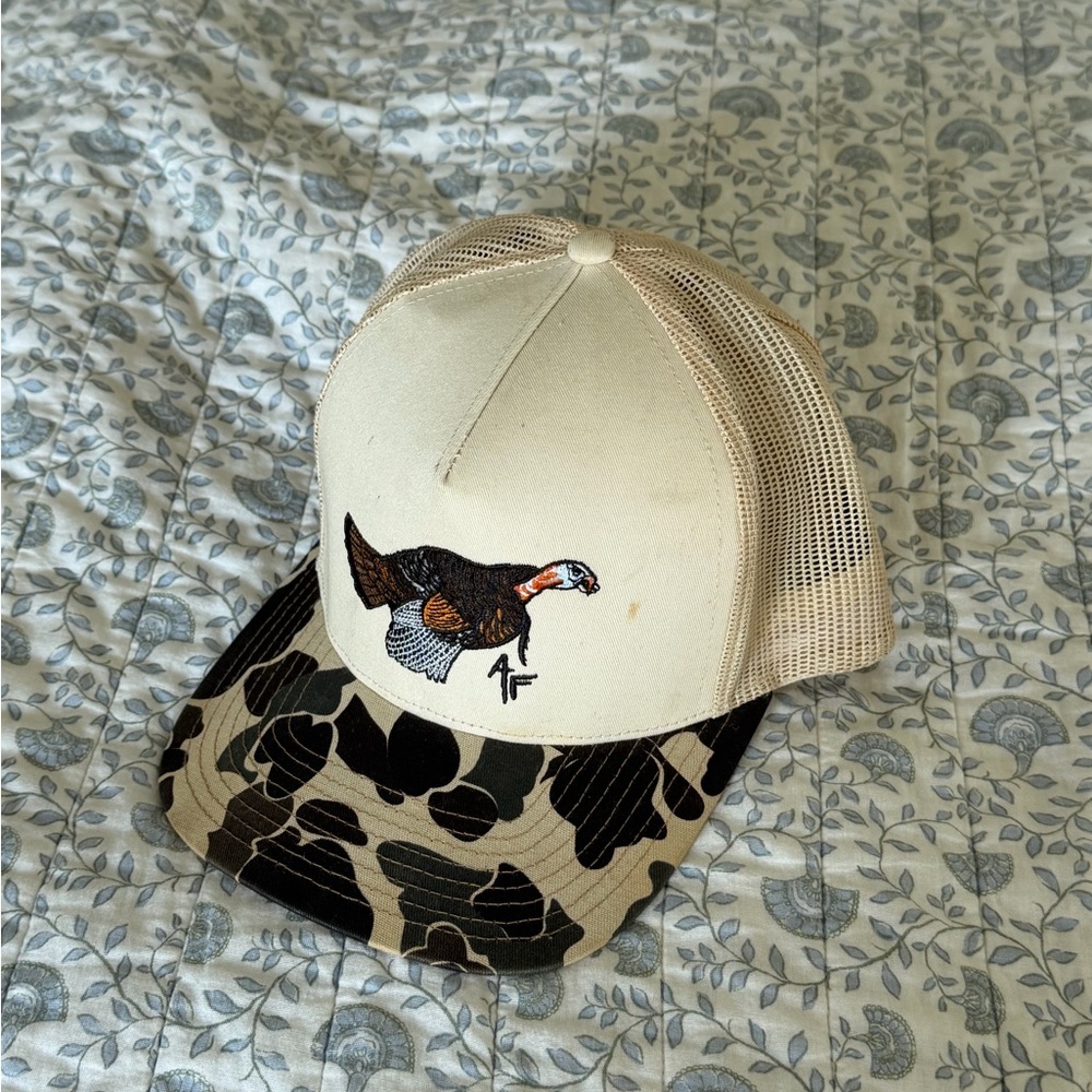 Embroidered Game Bird Trucker Hat - Cream & Camo